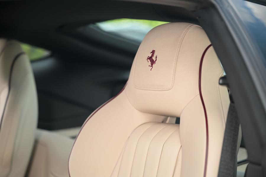 Интерьер Ferrari F12berlinetta The Grand Tourer (226891) 2017 года  (фото 27 из 31)